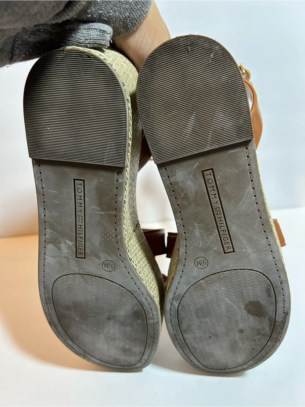 Tommy Hilfiger Women's Vastie Wedge Sandal
